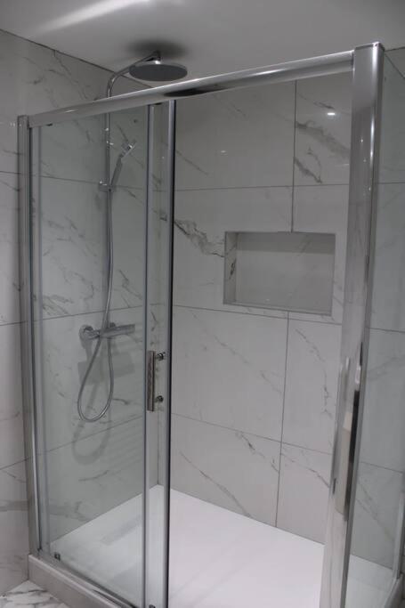 5 Star Apartment لندن المظهر الخارجي الصورة